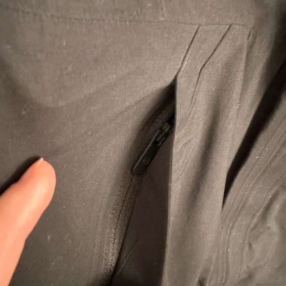 Lululemon Rain Jacket - Size 6 - Picture 7 of 13
